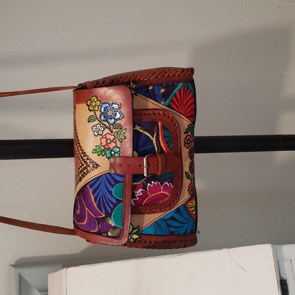 NWOT Beautiful Crossbody Genuine Leather Purse - Picture 6 of 6